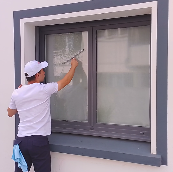 Intervention de nettoyage de vitres Mavrik Services